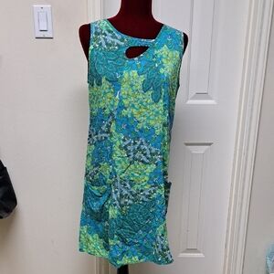 Vibrant Sleeveless Dress with Keyhole Detail